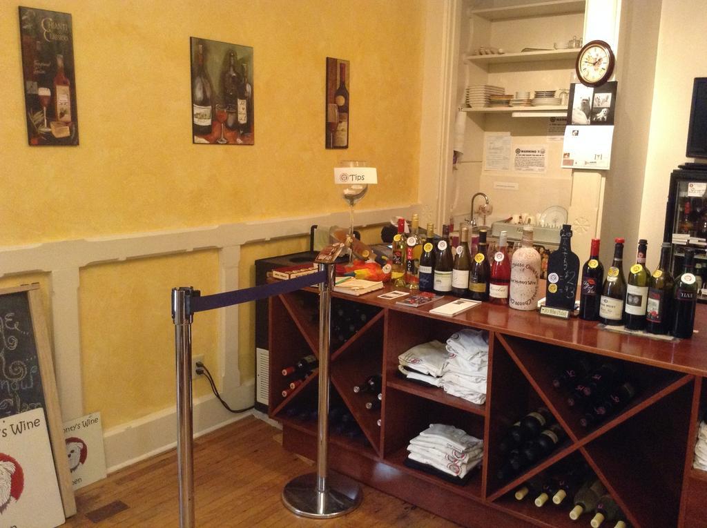 Inn Port D'Vino Dayton Bagian luar foto
